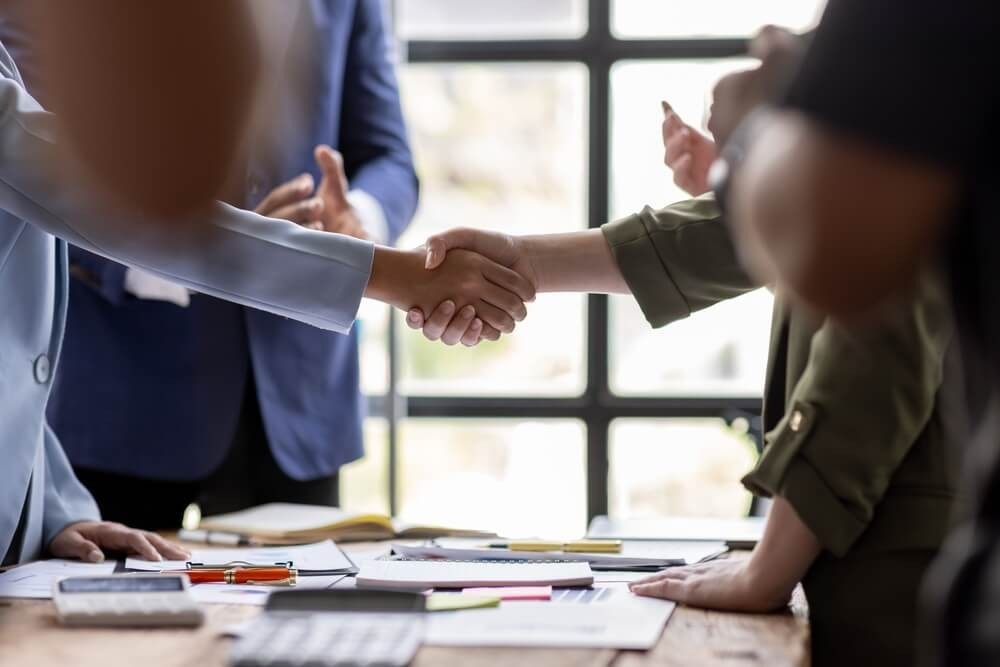 What is the difference between secured and unsecured creditors uk