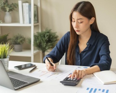 Business woman calculating her debts